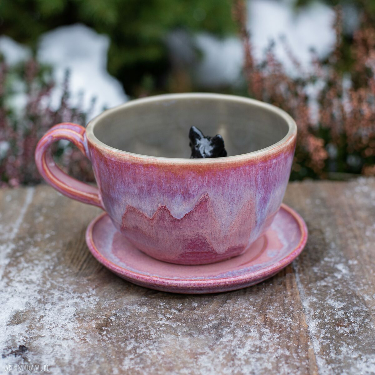 Rezerwacja filiżanka z pieskiem - róż i szary - rękodzieło ceramiczne, ok. 300 ml (z talerzykiem)