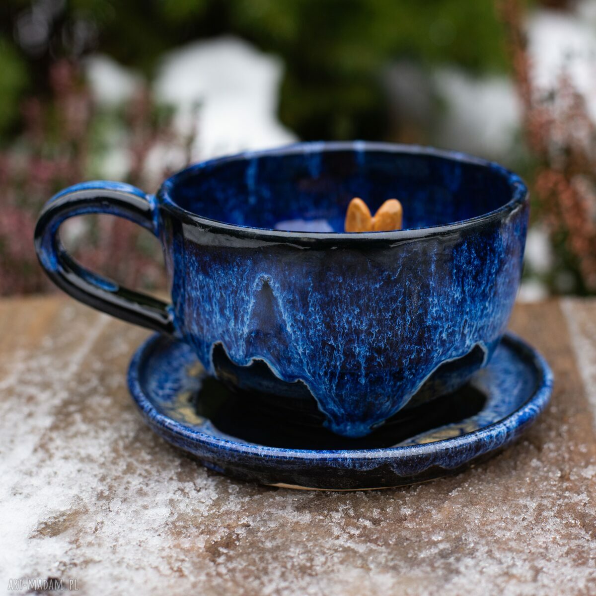 Rezerwacja - Filiżanka z figurką królika Kasjopea (ok. 300 ml) - beżowa ceramika handmade z talerzykiem