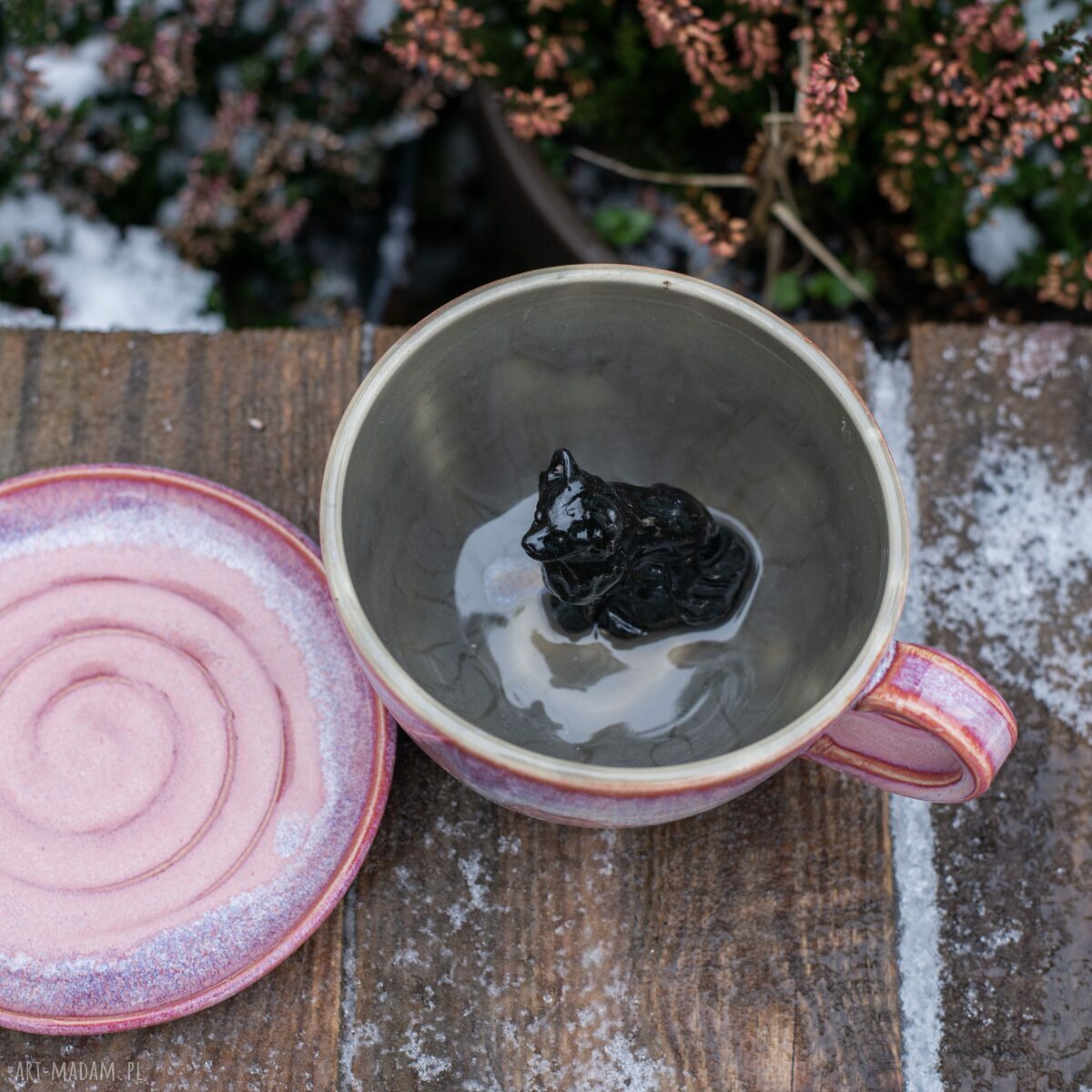 Rezerwacja filiżanka z pieskiem - róż i szary - rękodzieło ceramiczne, ok. 300 ml (z talerzykiem)