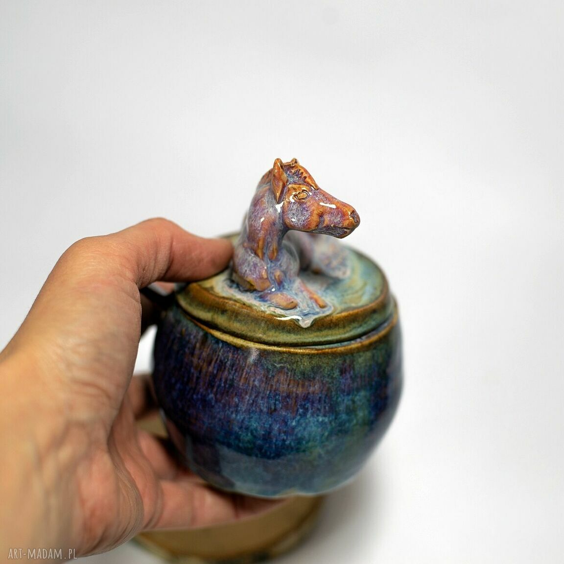 Urokliwa cukiernica ceramiczna z figurką konia Opal - rękodzieło na prezent (ok. 300 ml)