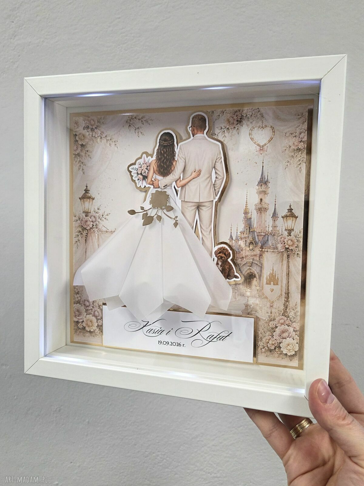 Personalizowana rodzinna ramka ślubna LED 3D z Parą Młodą i zwierzakami