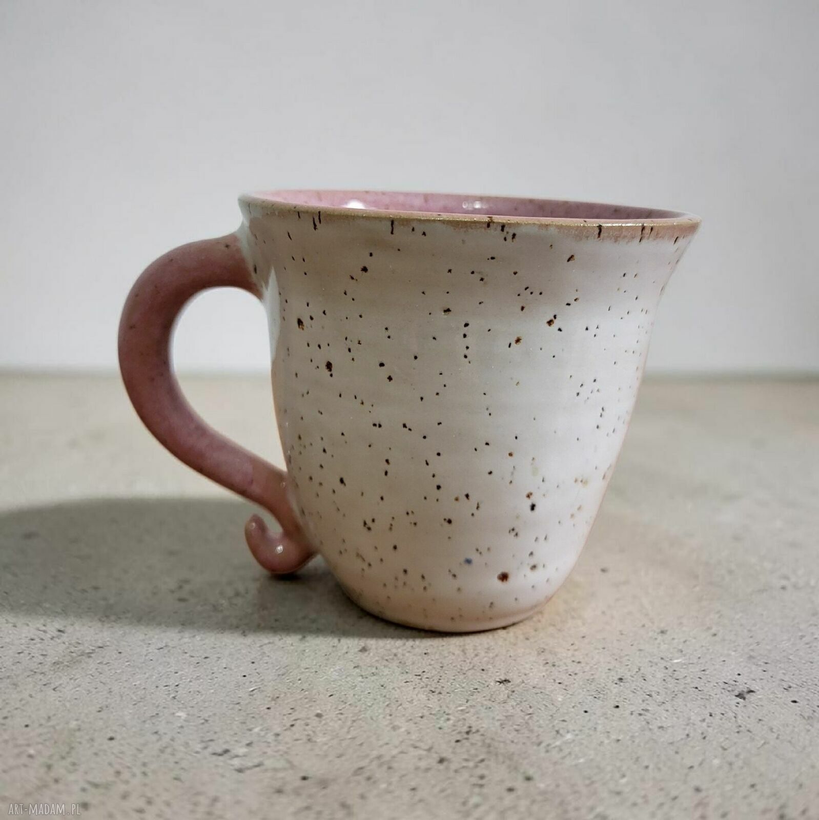 Romantyczna filiżanka ceramiczna na prezent - biel i róż (250 ml)