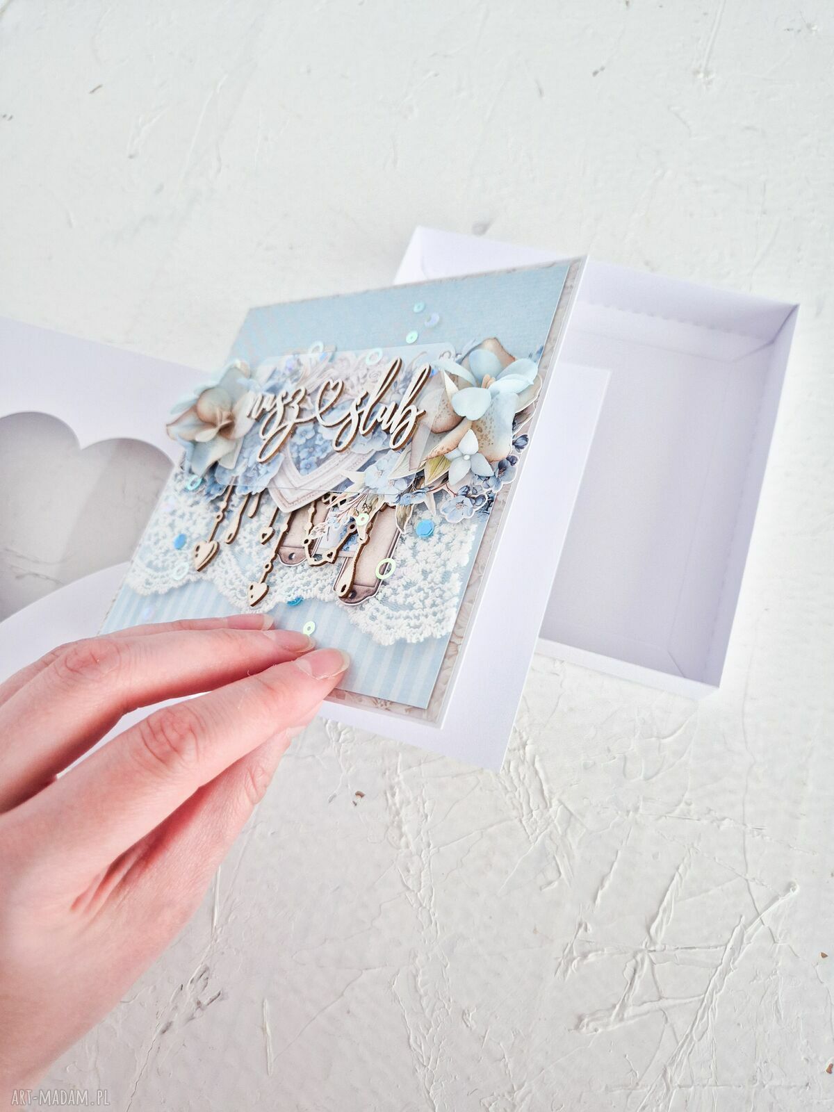 Romantyczna kartka ślubna z prezentem scrapbooking