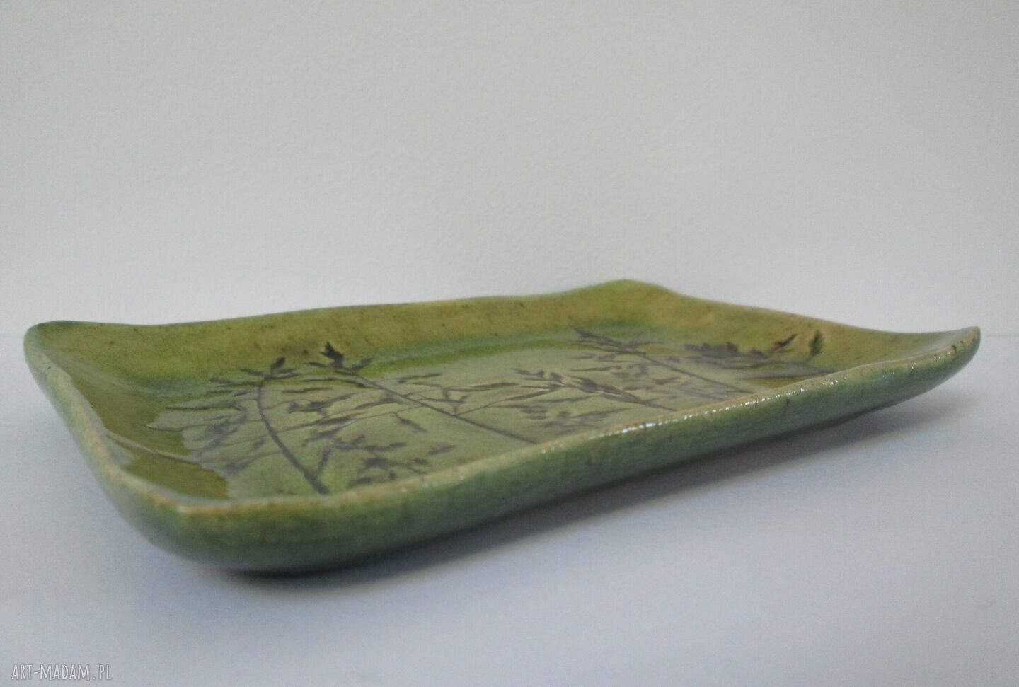 Roślinna ceramiczna mydelniczka w zielonym kolorze