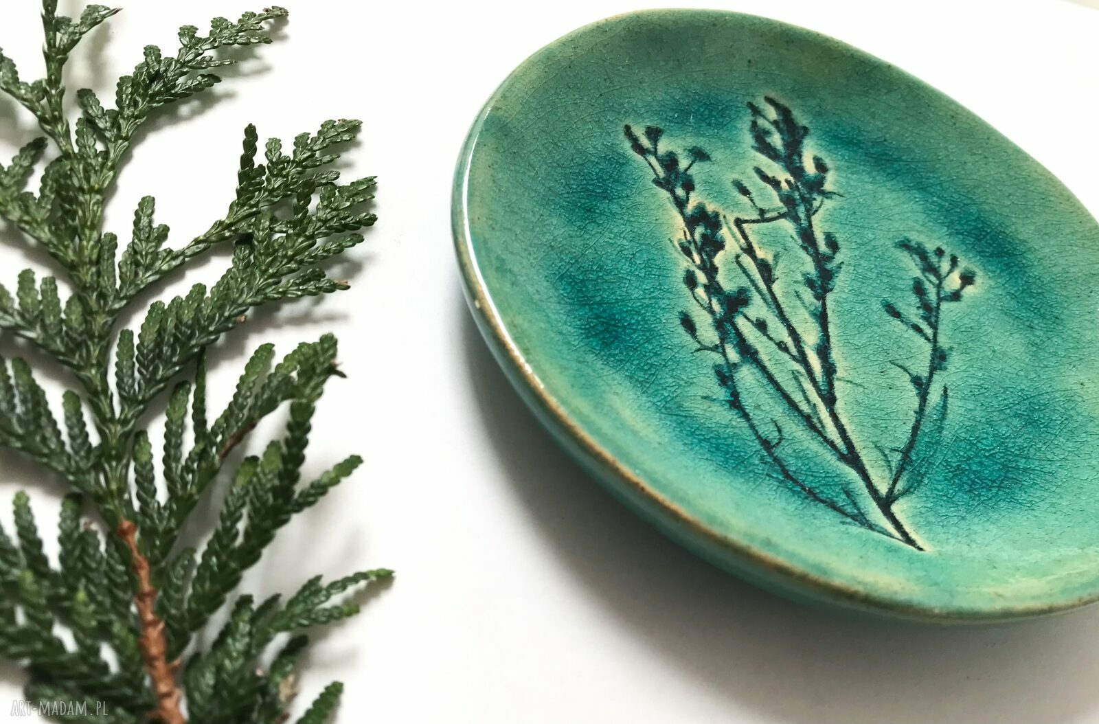 Roślinny ceramiczny talerzyk na biżuterię