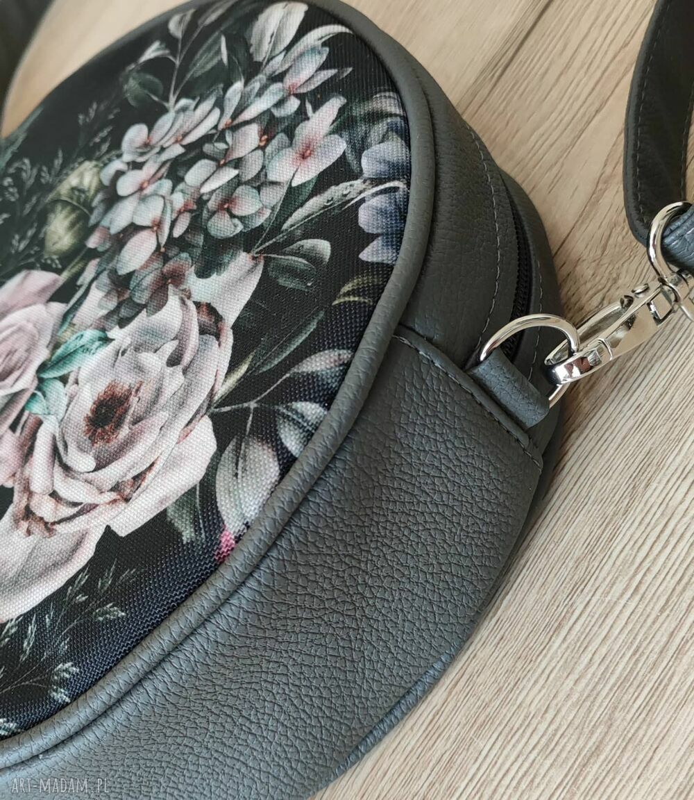 Okrągła torebka na ramię “Bajeczny Ogród” - kwiaty w eleganckim wydaniu