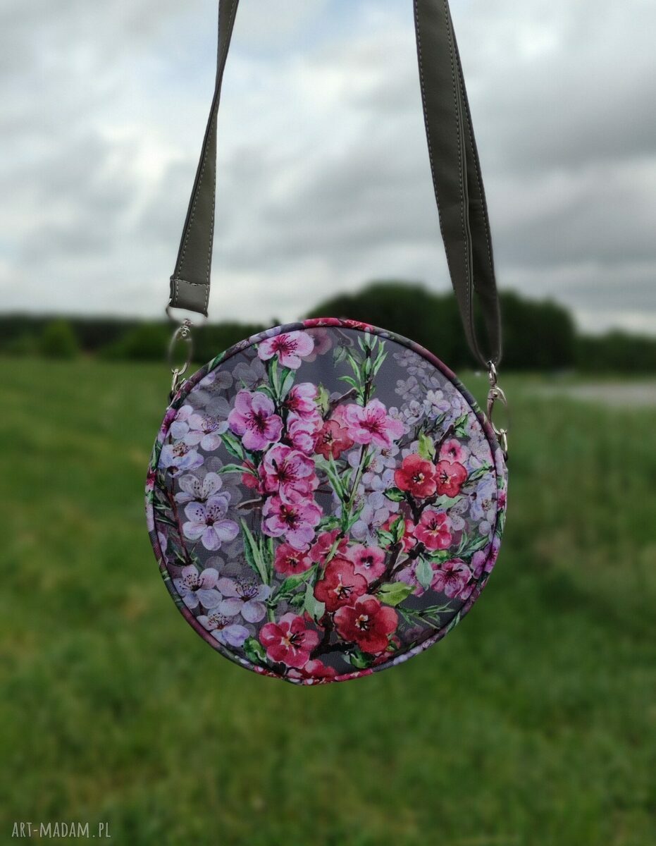 Round Bag Kwiaty Wiśni - elegancka torebka na ramię