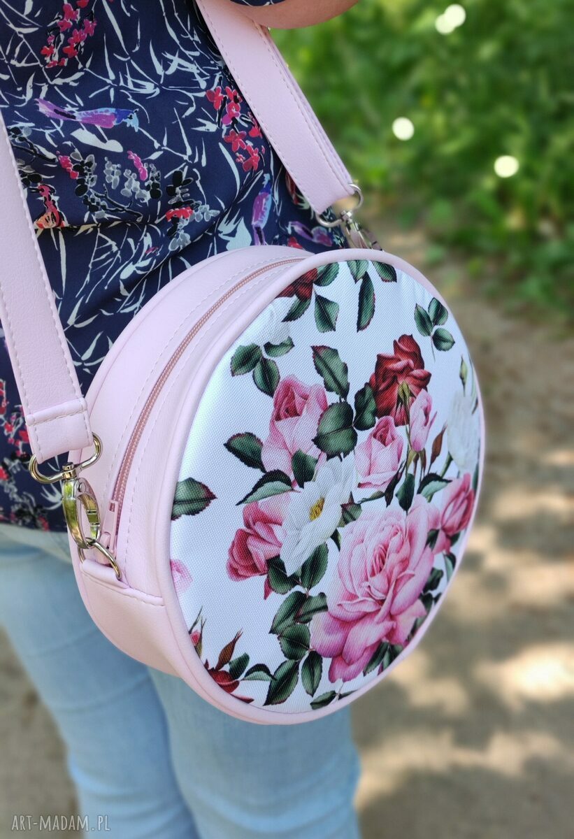 Torebka Round Bag Róże na ramię - elegancka, lekka i poręczna