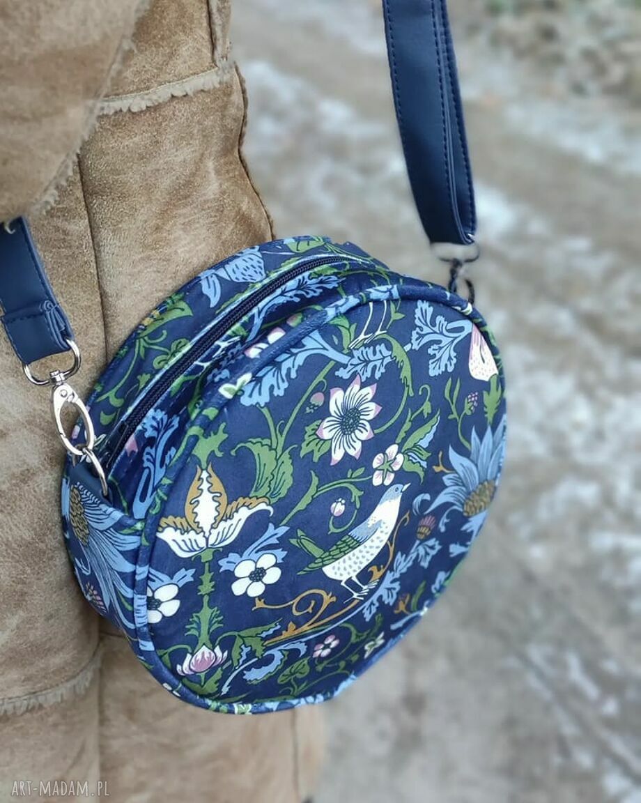 Round Bag na ramię z rustykalnymi ptaszkami - welur, zamek i wygodny pasek