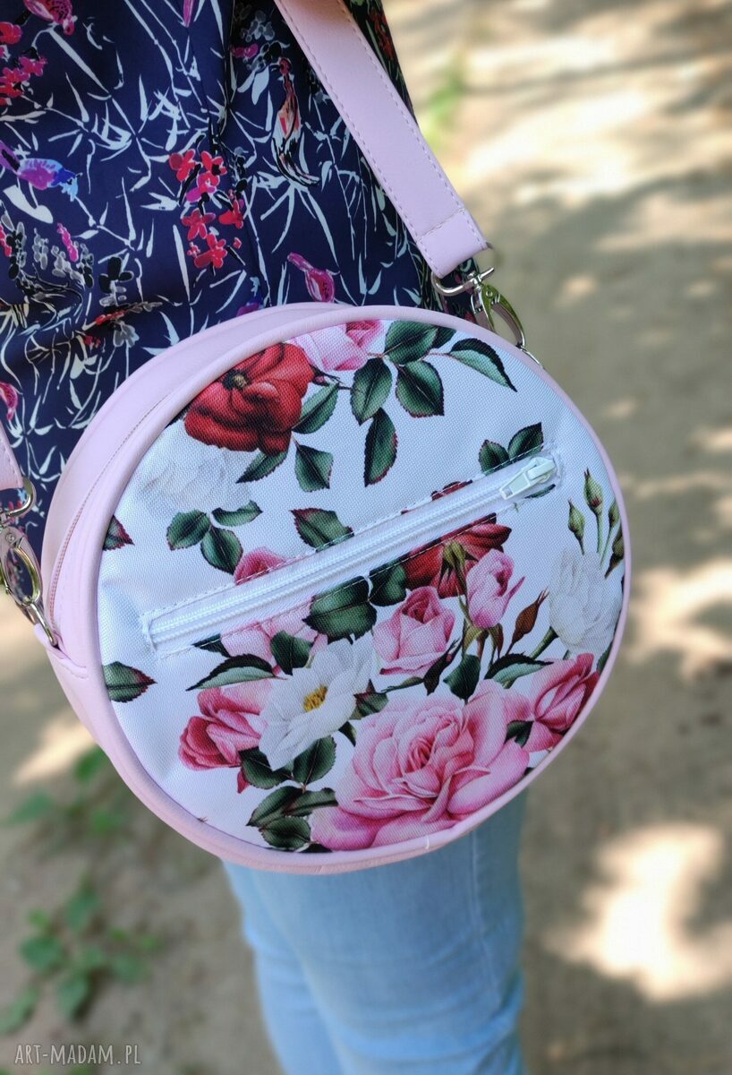 Torebka Round Bag Róże na ramię - elegancka, lekka i poręczna