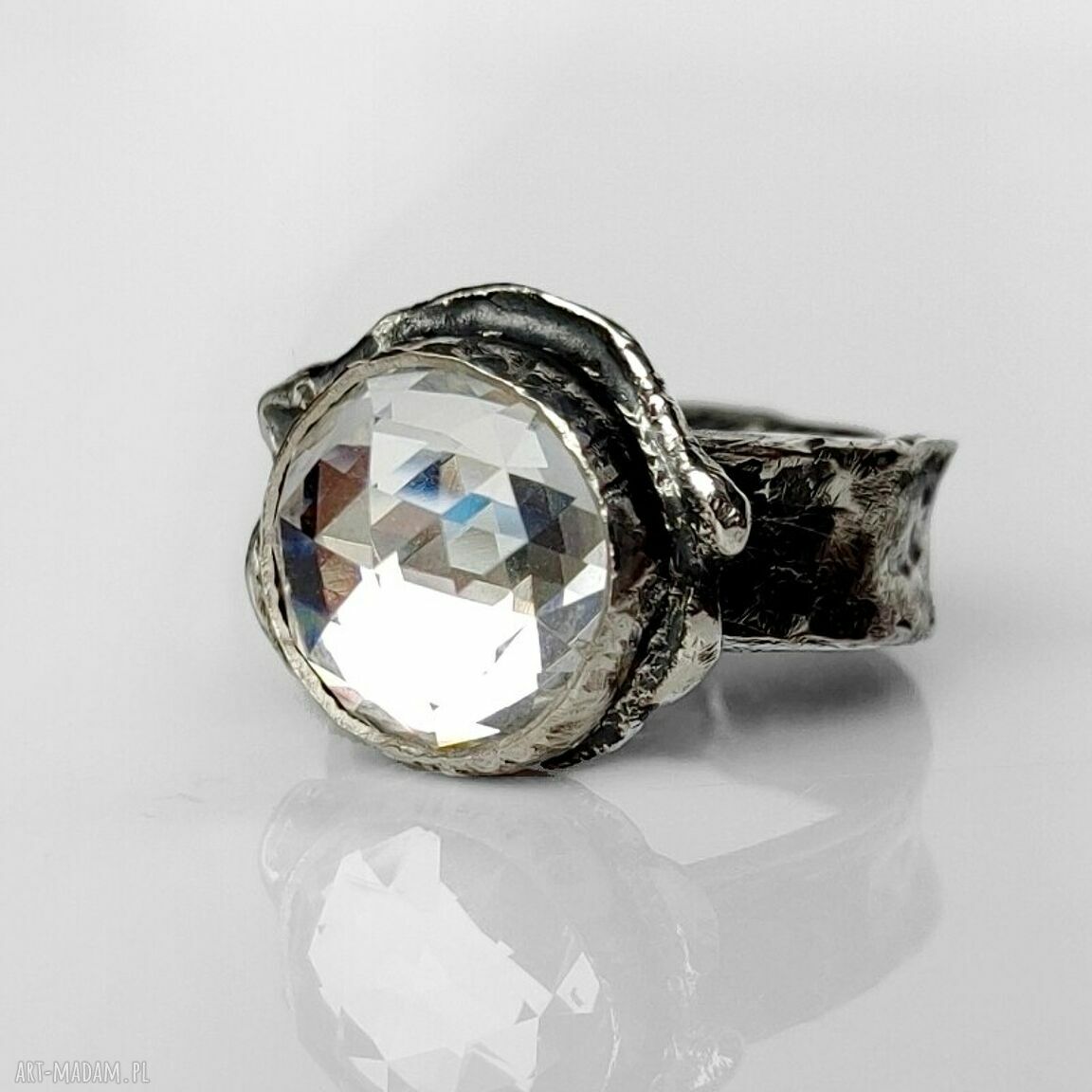 Round - regulowany srebrny pierścionek z kryształem Swarovski