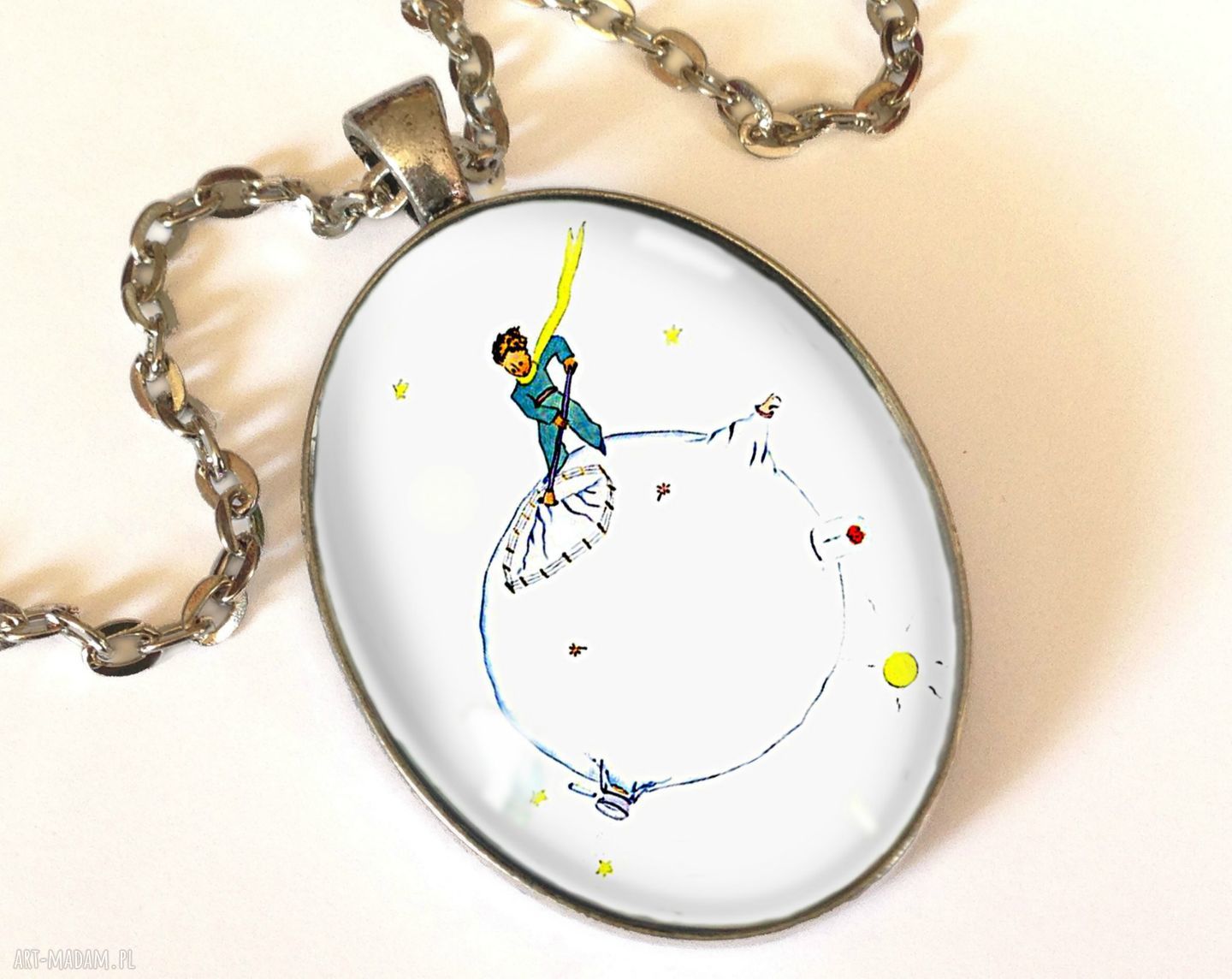 Mały książę owalny medalion łańcuszkiem owal róża prezent ręcz