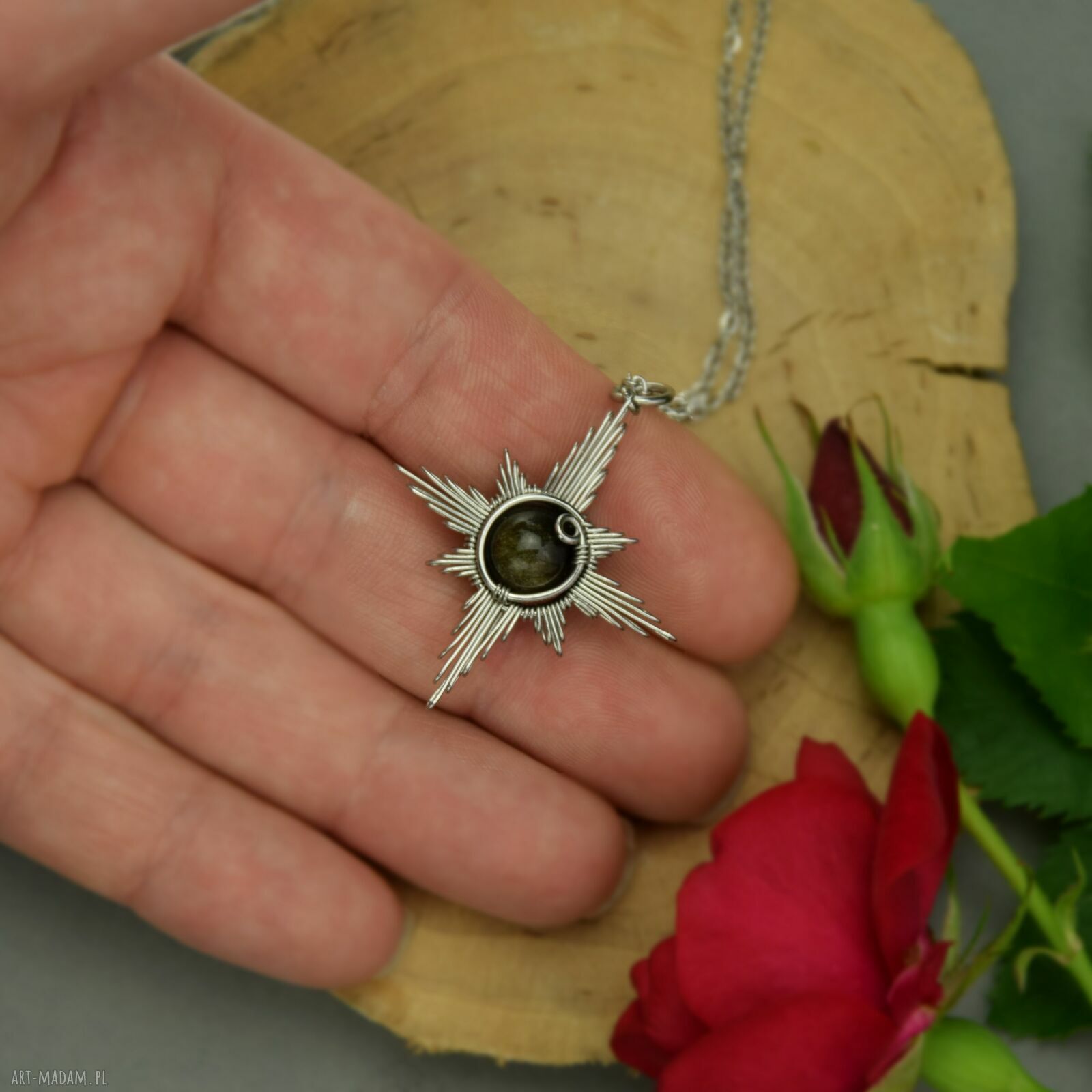 Wisiorek róża wiatrów z obsydianem złocistym - ręczny wire wrapping