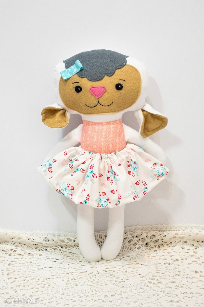 Rozbrykana owieczka Otylia 40 cm