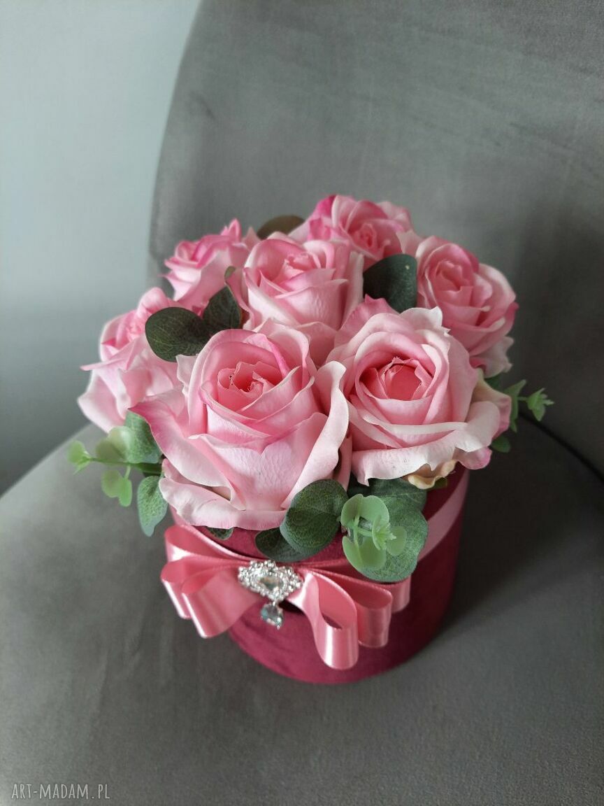 Ręcznie robiony flowerbox z różami w stylu glamour (19 x 20 cm)