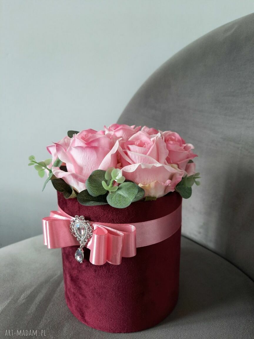 Ręcznie robiony flowerbox z różami w stylu glamour (19 x 20 cm)
