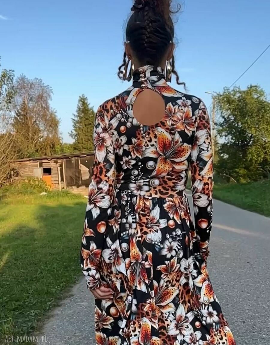 Rozkloszowana sukienka z golfem ANNA - elegancka koktajlowa z kieszeniami