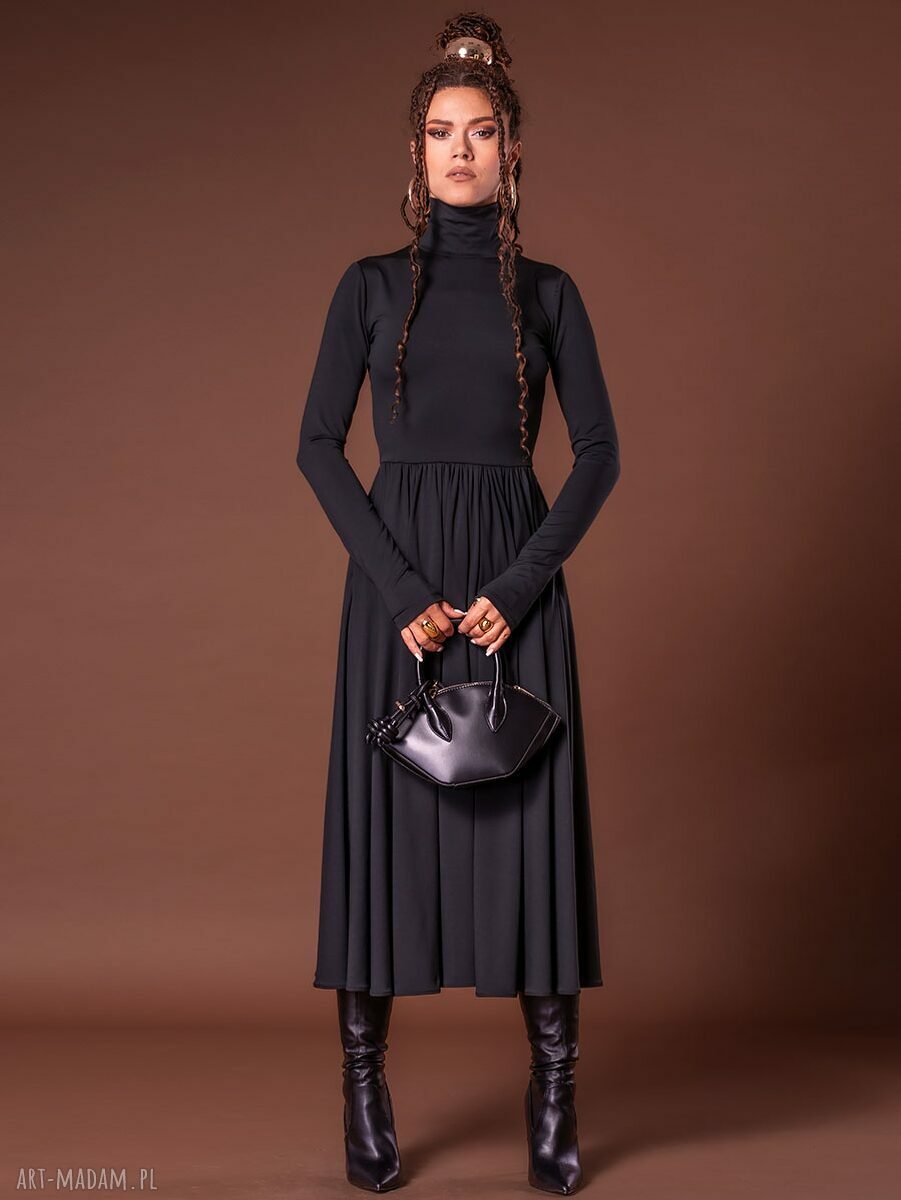 Rozkloszowana sukienka z golfem - elegancka i wygodna