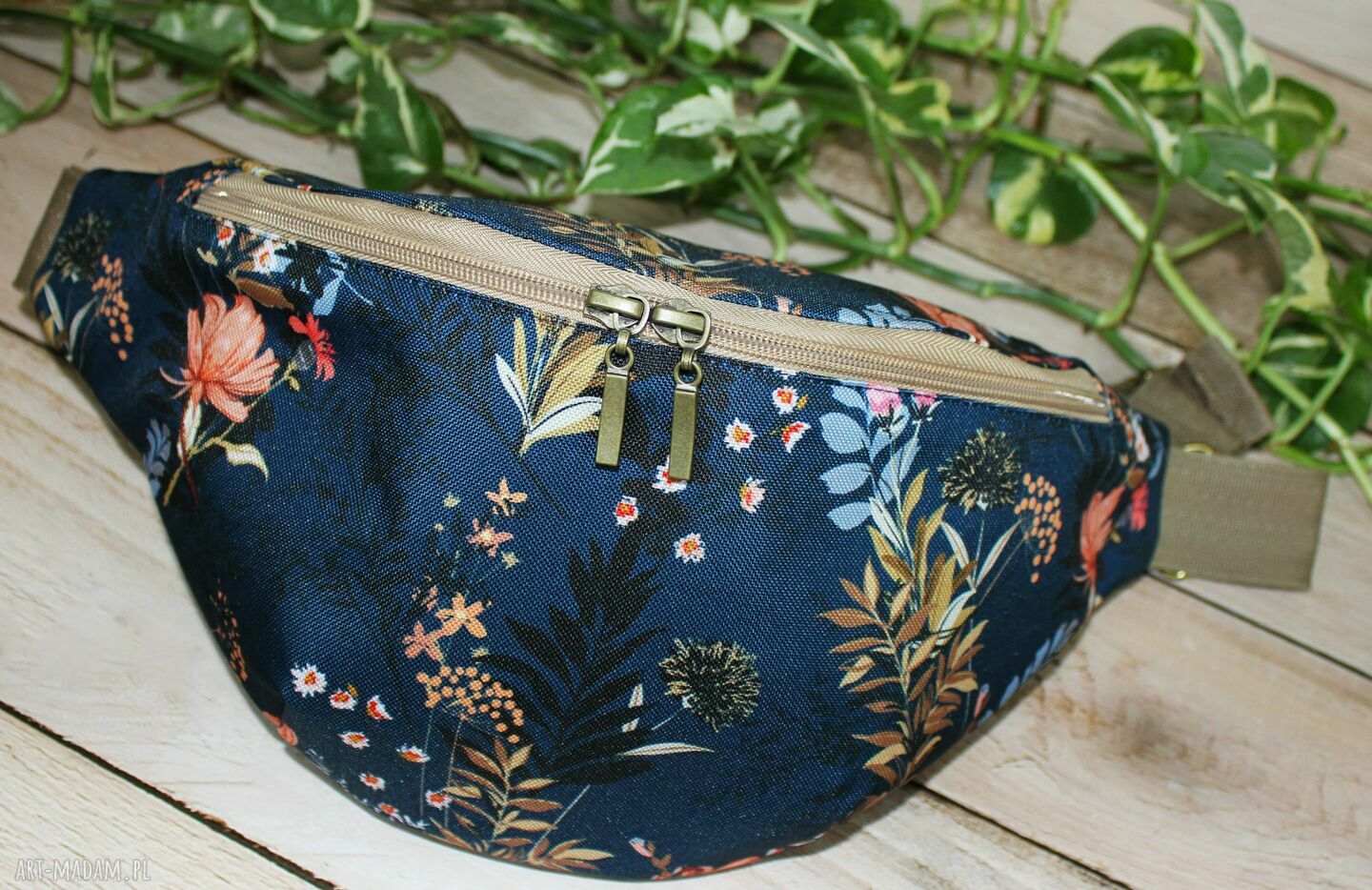 Nerka rozmiar L Kwiaty na granacie - handmade