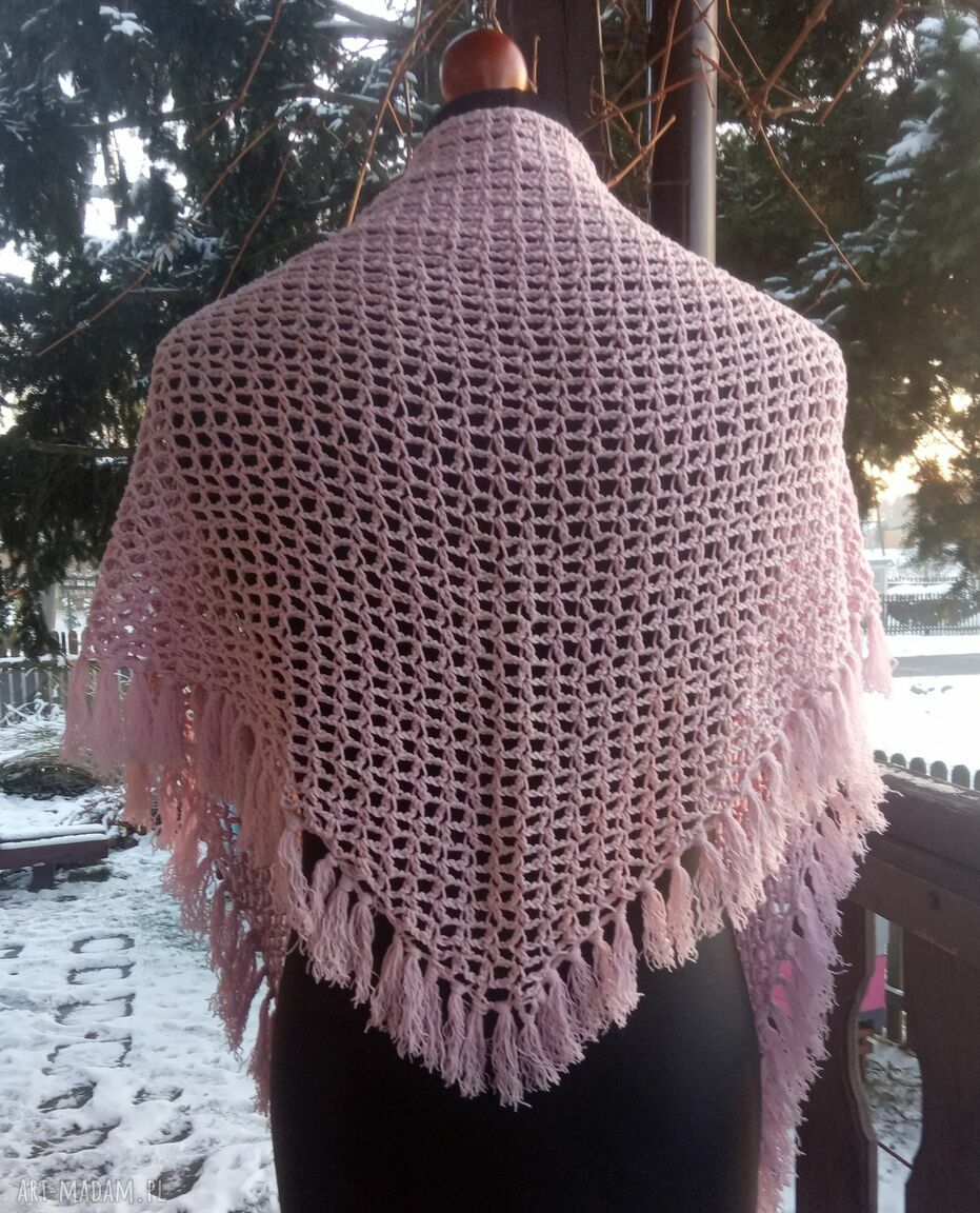 Jasnoróżowa chusta z frędzlami - duży szal 210x62 cm