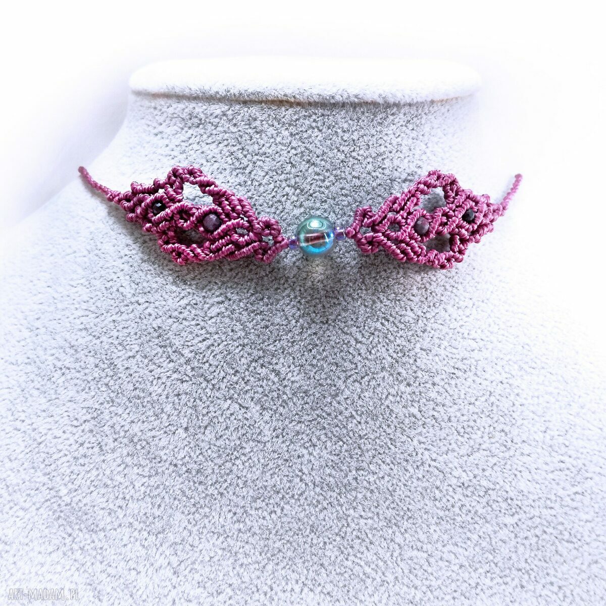 Różowa kokarda szafir i kryształ górski w mikromakramie - choker Delfina Dolls