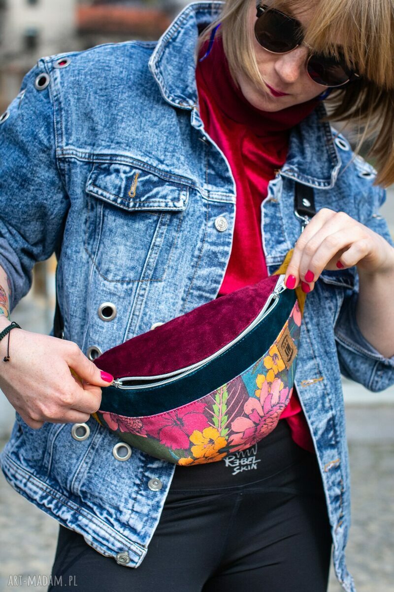 Różowa nerka na lato w kolorowe kwiaty - damska saszetka handmade