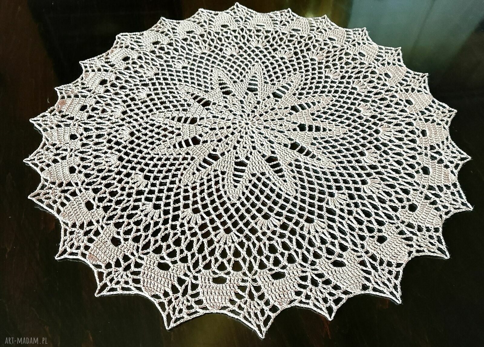 Różowa serwetka 45 cm - ręcznie szydełkowana z kordonka