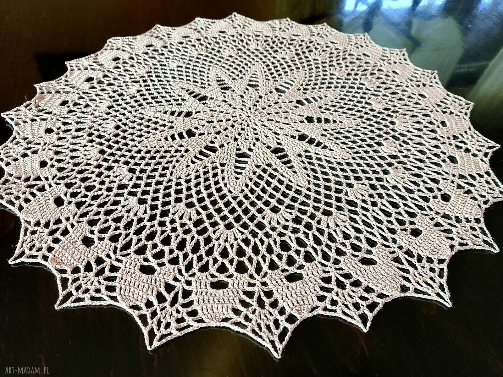 Różowa serwetka 45 cm - ręcznie szydełkowana z kordonka