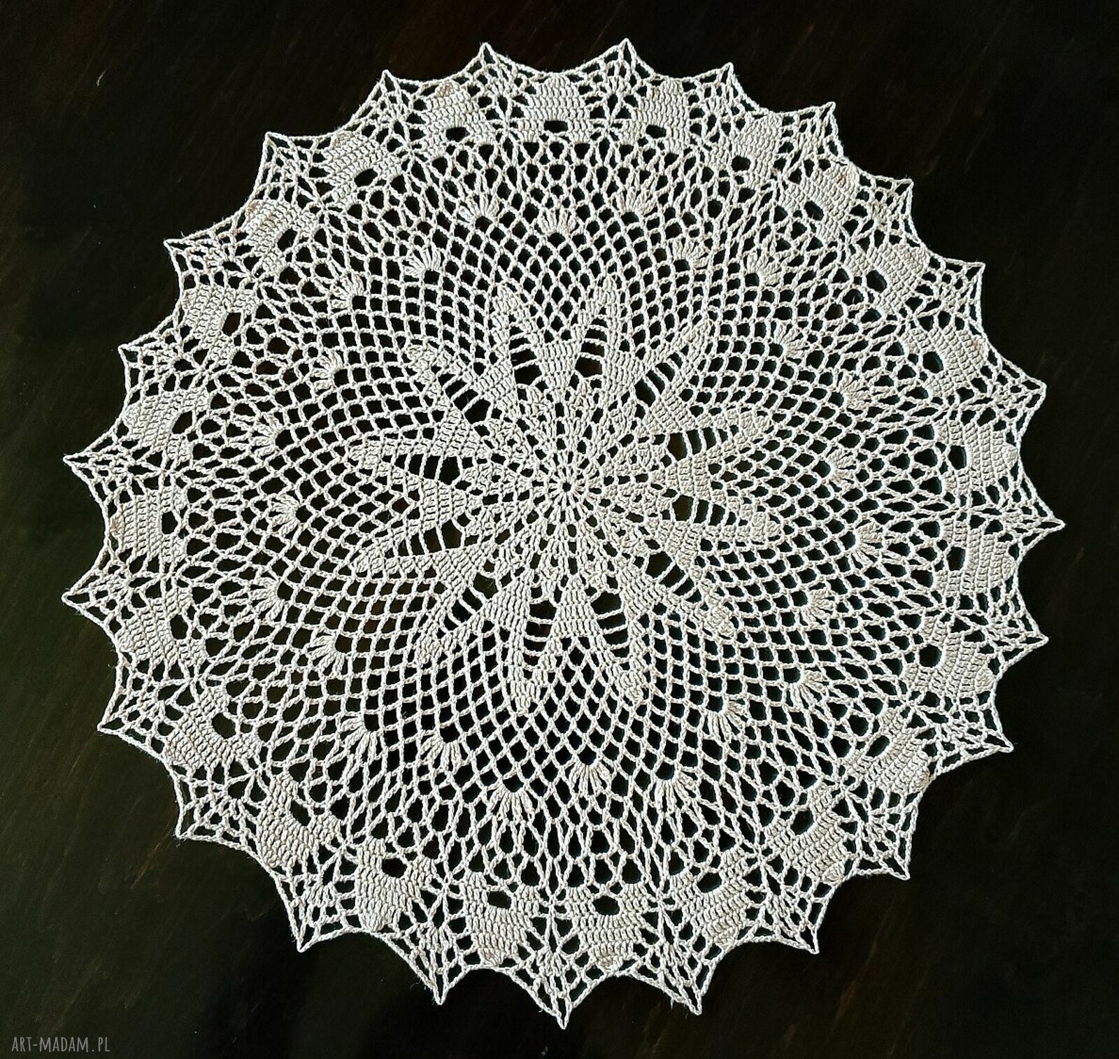 Różowa serwetka 45 cm - ręcznie szydełkowana z kordonka