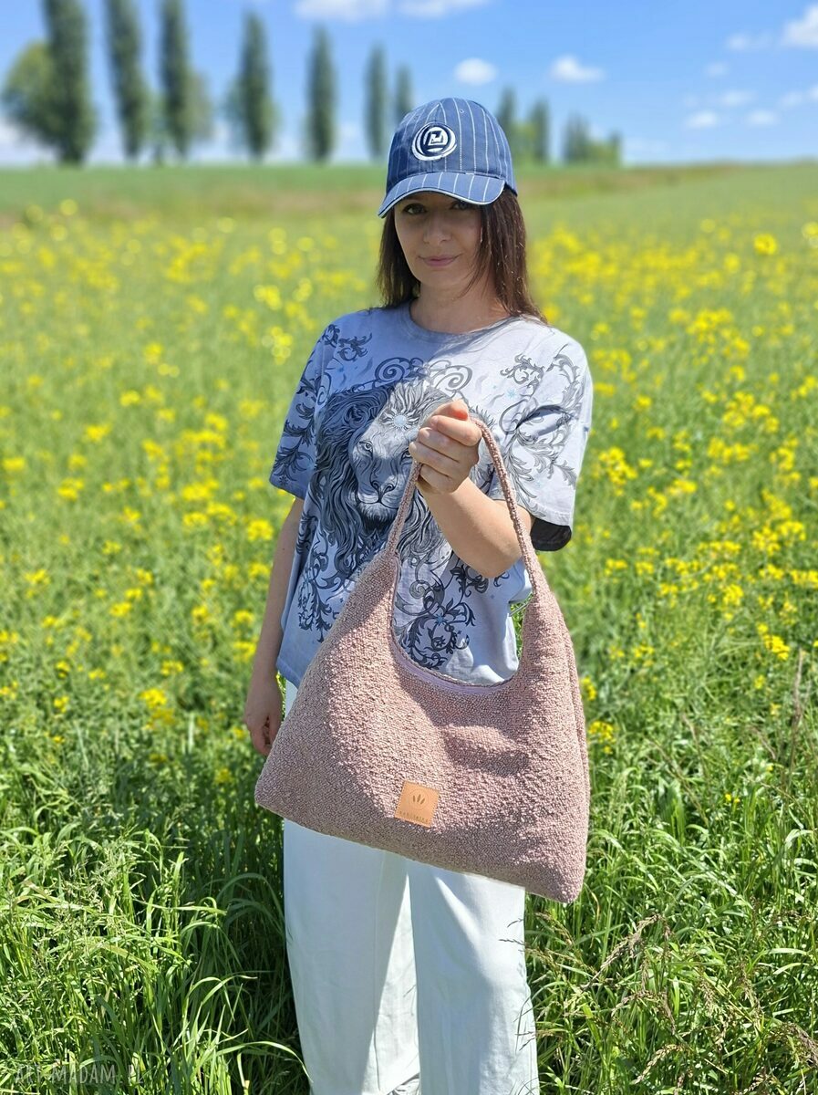Różowa torba hobo Margo z boucle na ramię - zapinana na zamek