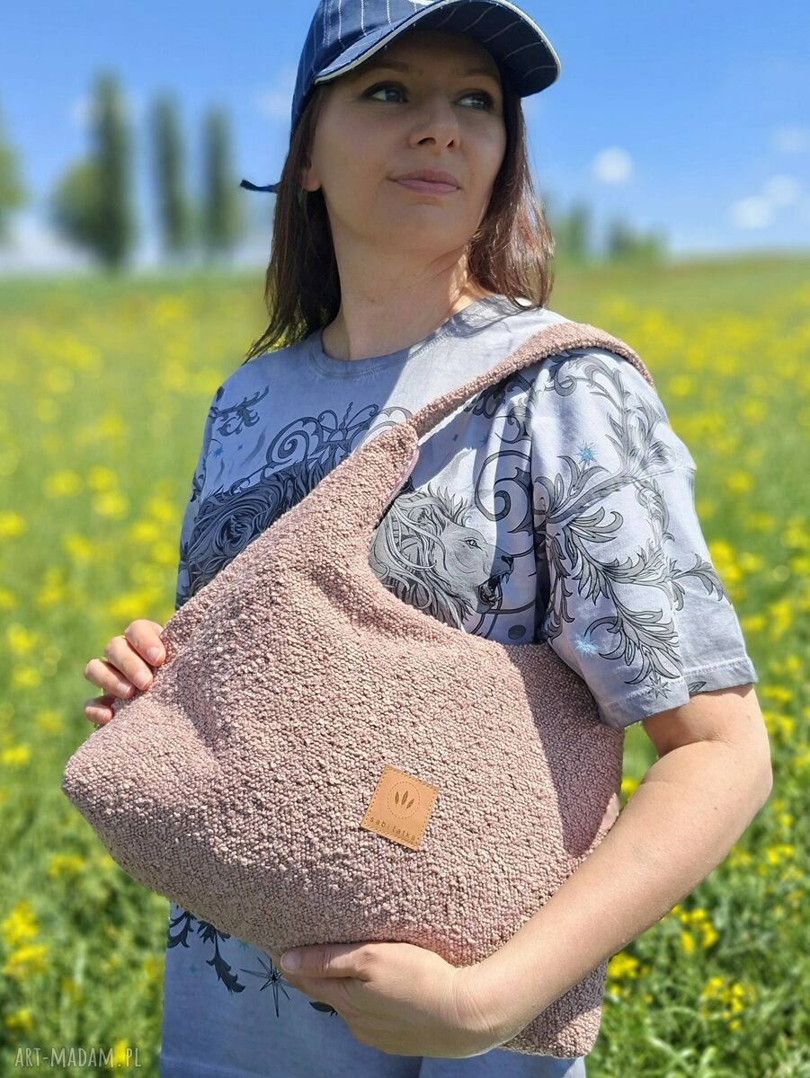 Różowa torba hobo Margo z boucle na ramię - zapinana na zamek