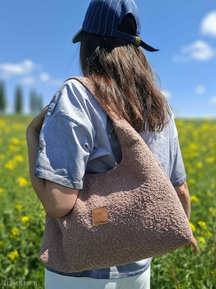 Różowa torba hobo Margo z boucle na ramię - zapinana na zamek