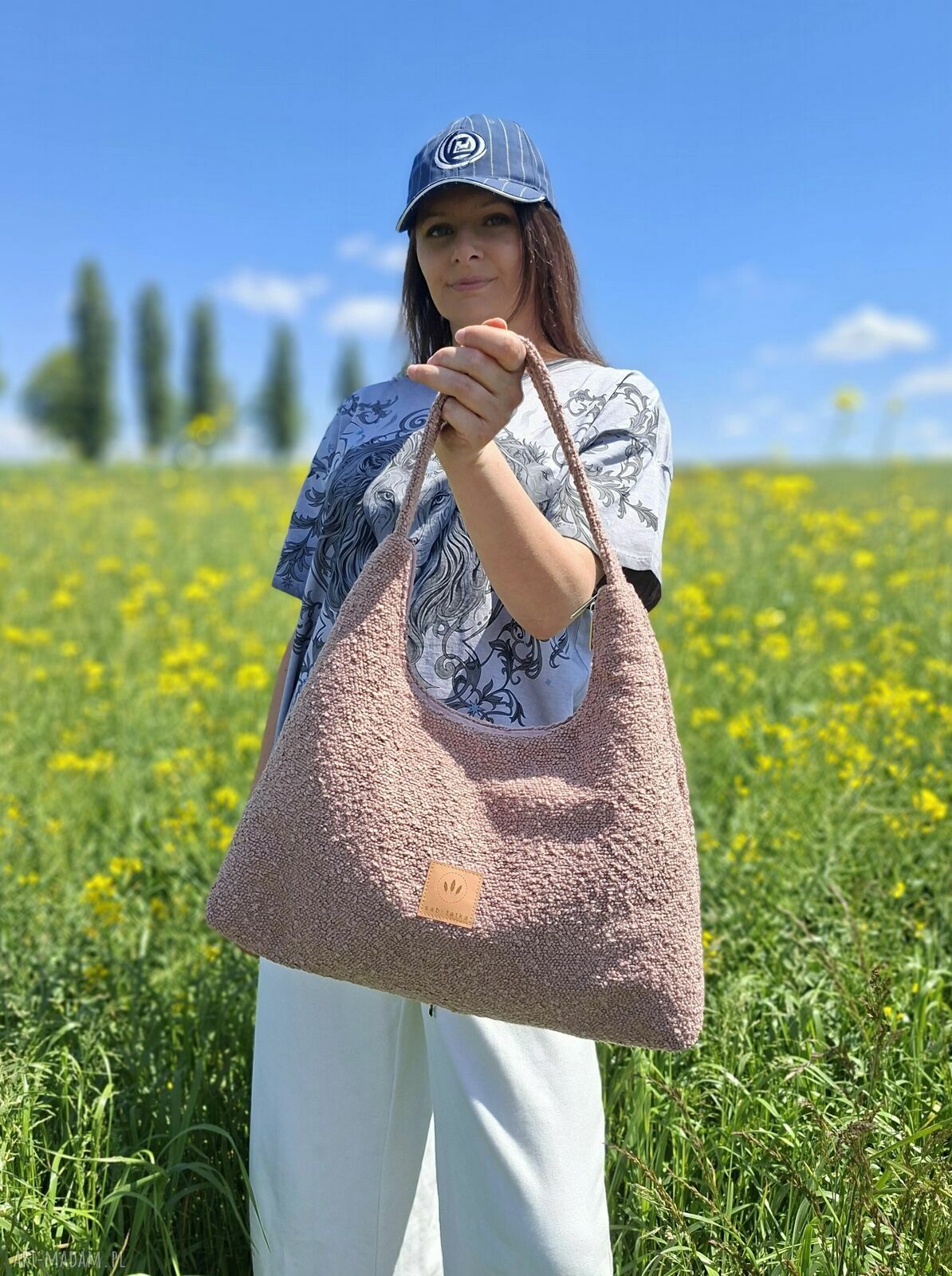 Różowa torba hobo Margo z boucle na ramię - zapinana na zamek