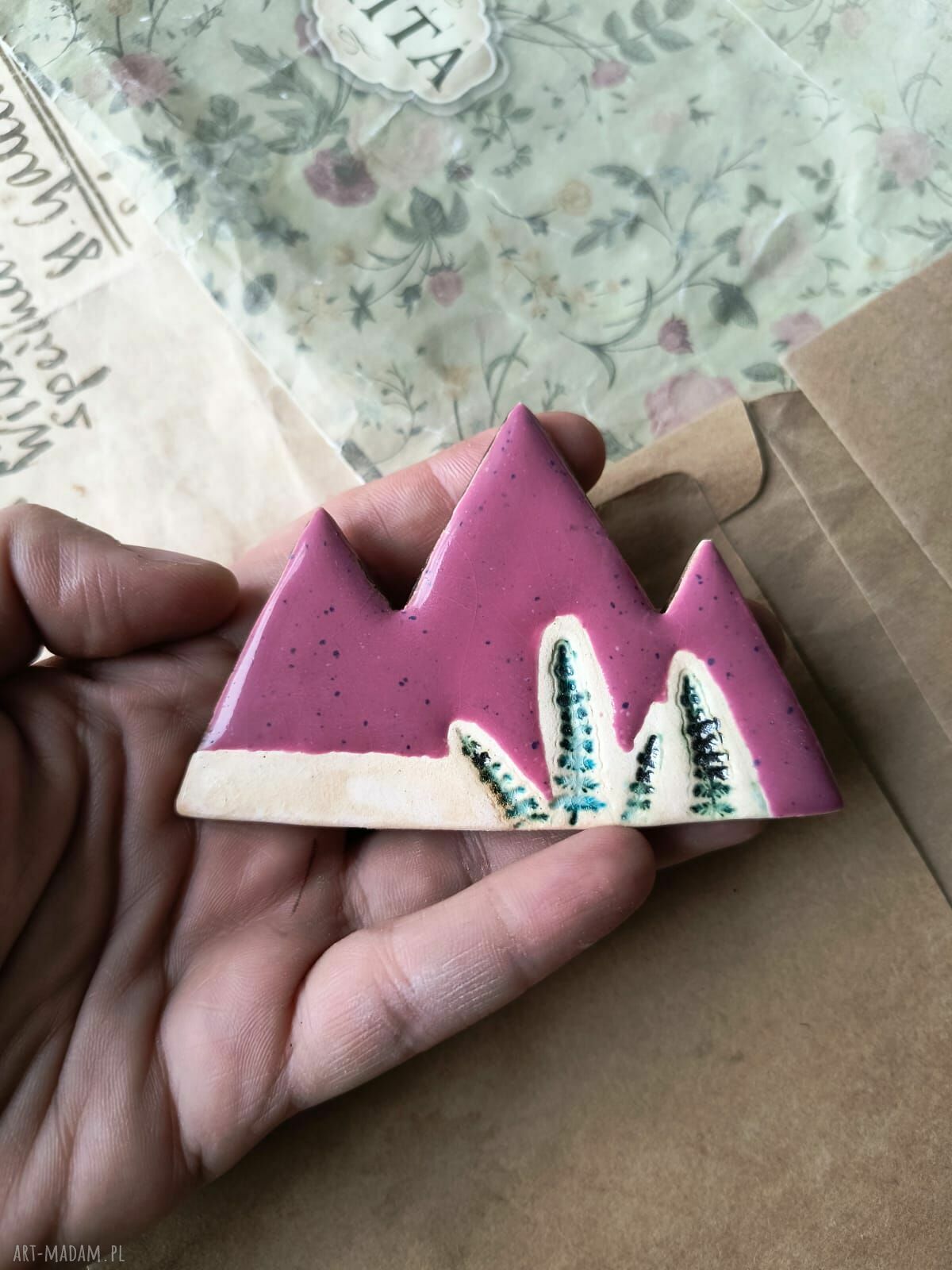 Różowe góry - ceramiczny magnes handmade