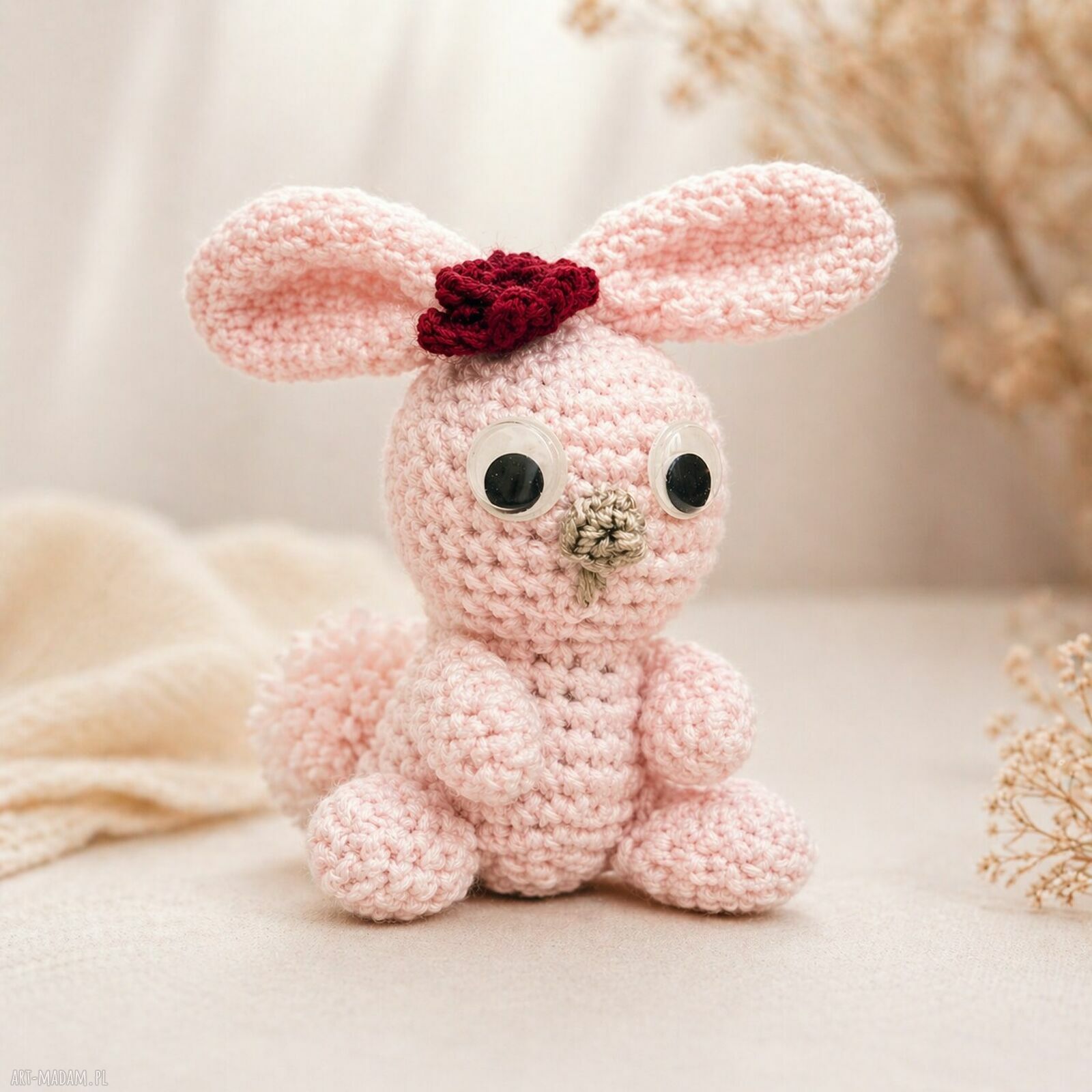 Różowy króliczek amigurumi - ręcznie szydełkowana maskotka dla dziecka