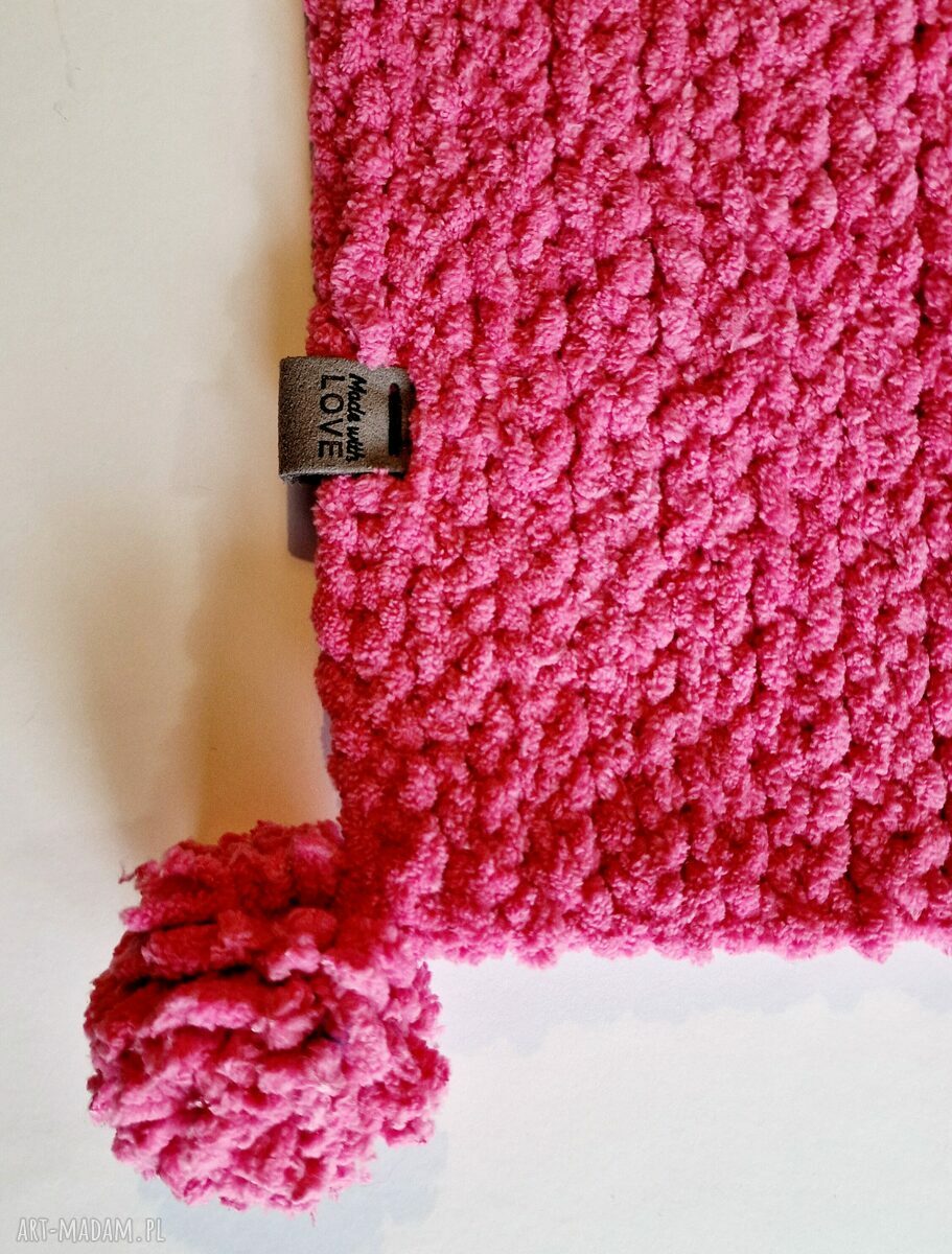 Różowo-malinowy kocyk niemowlęcy z pomponikami - handmade, całoroczny