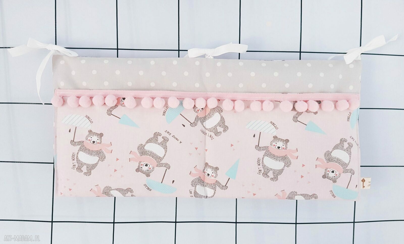 Organizer łóżeczko miśki różowy pomponiki wymiarach 25cmx55cm