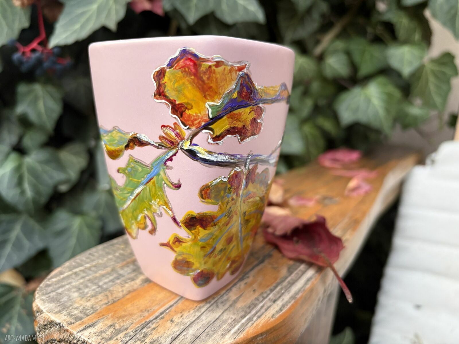 Różowy porcelanowy kubek ręcznie malowany Jesienne liście