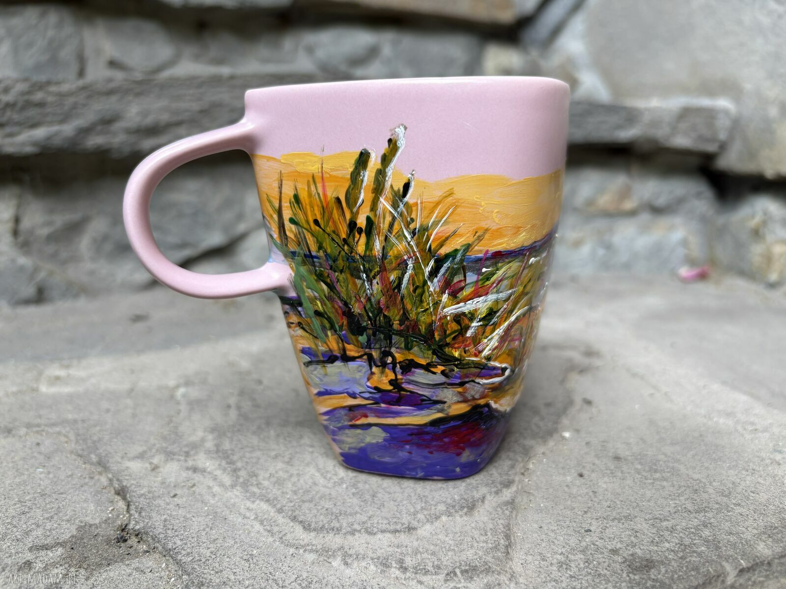 Różowy porcelanowy kubek ręcznie malowany - Zachód słońca nad morzem 350 ml