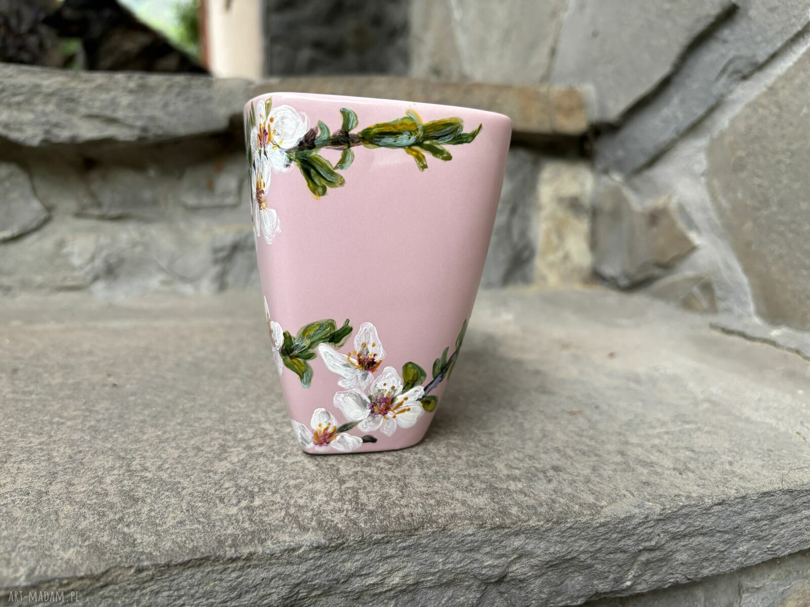 Różowy porcelanowy kubek 350 ml - ręcznie malowane kwiaty wiśni