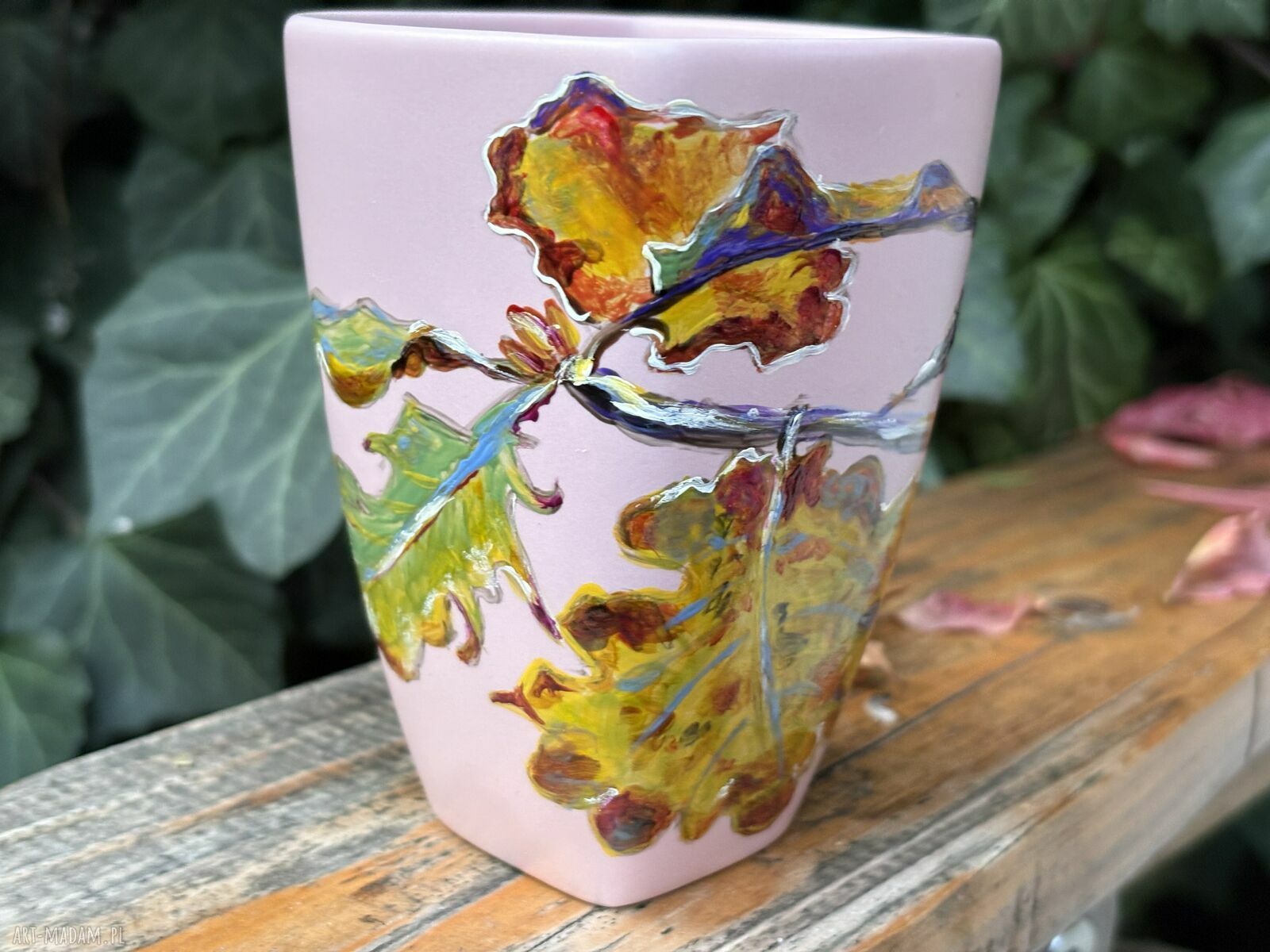 Różowy porcelanowy kubek ręcznie malowany Jesienne liście