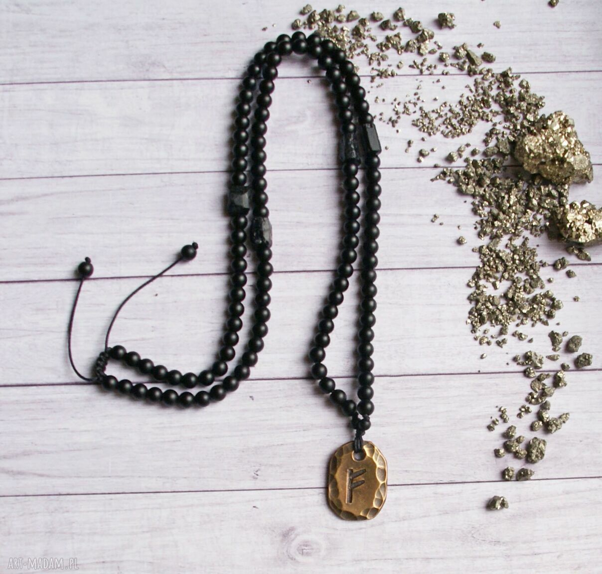 Runa Fehu - bogactwo materialne i duchowe: naszyjnik amulet z onyksu i czarnego turmalinu