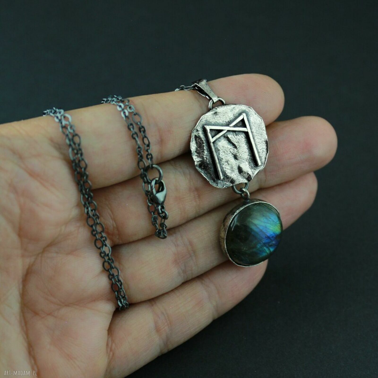 Srebrny amulet z runą Mannaz i labradorytem - ręcznie robiony wisiorek 925