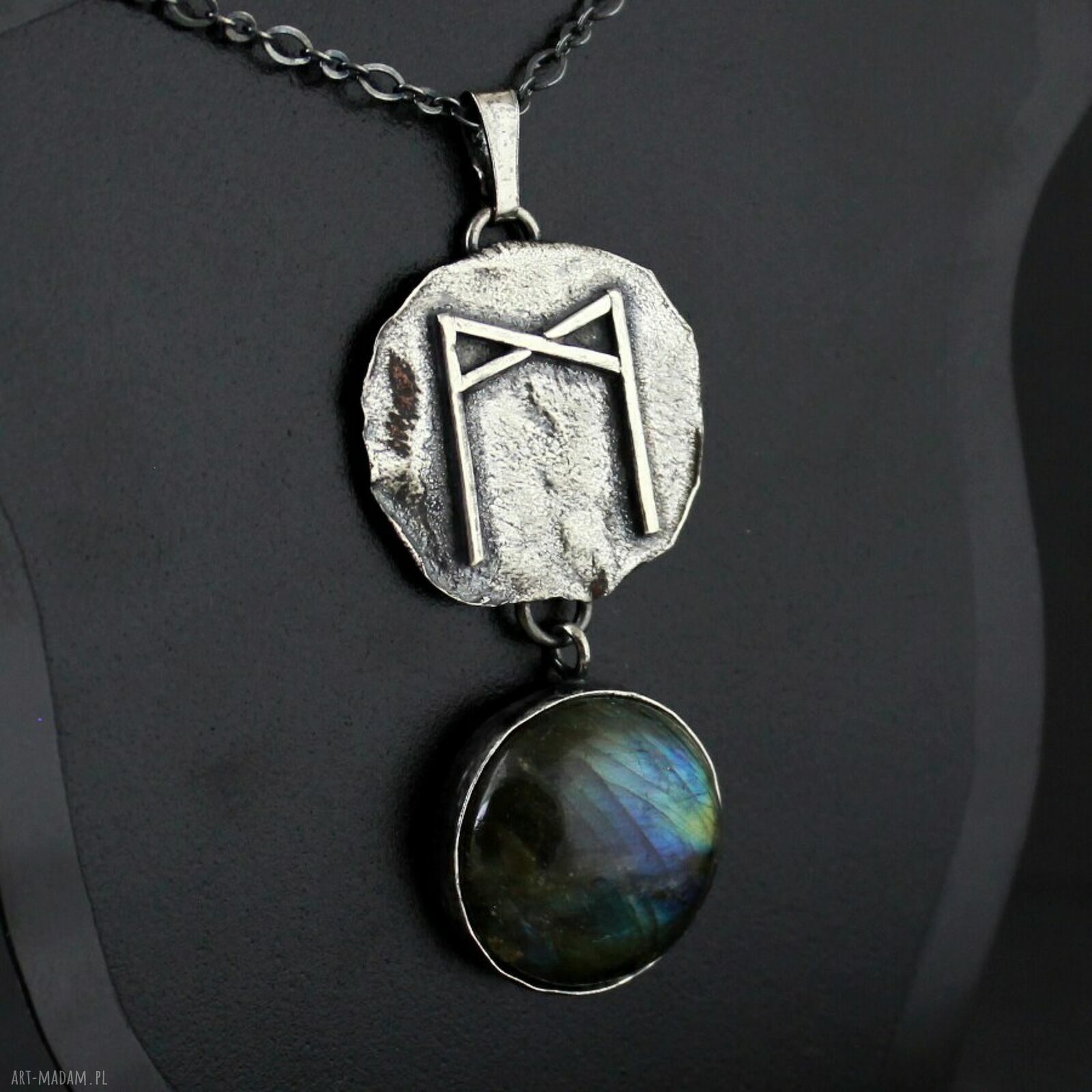 Srebrny amulet z runą Mannaz i labradorytem - ręcznie robiony wisiorek 925
