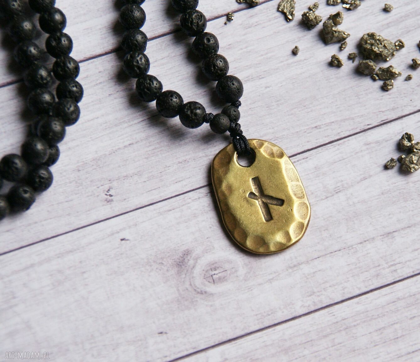 Naszyjnik amulet z runą NAUTHIZ - wytrwałość i cierpliwość (czarny turmalin, lawa wulkaniczna)