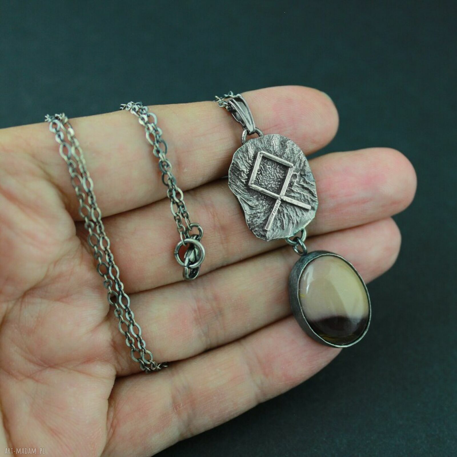 Runa Othala z mokaitem - srebrny wisiorek amulet ochronny