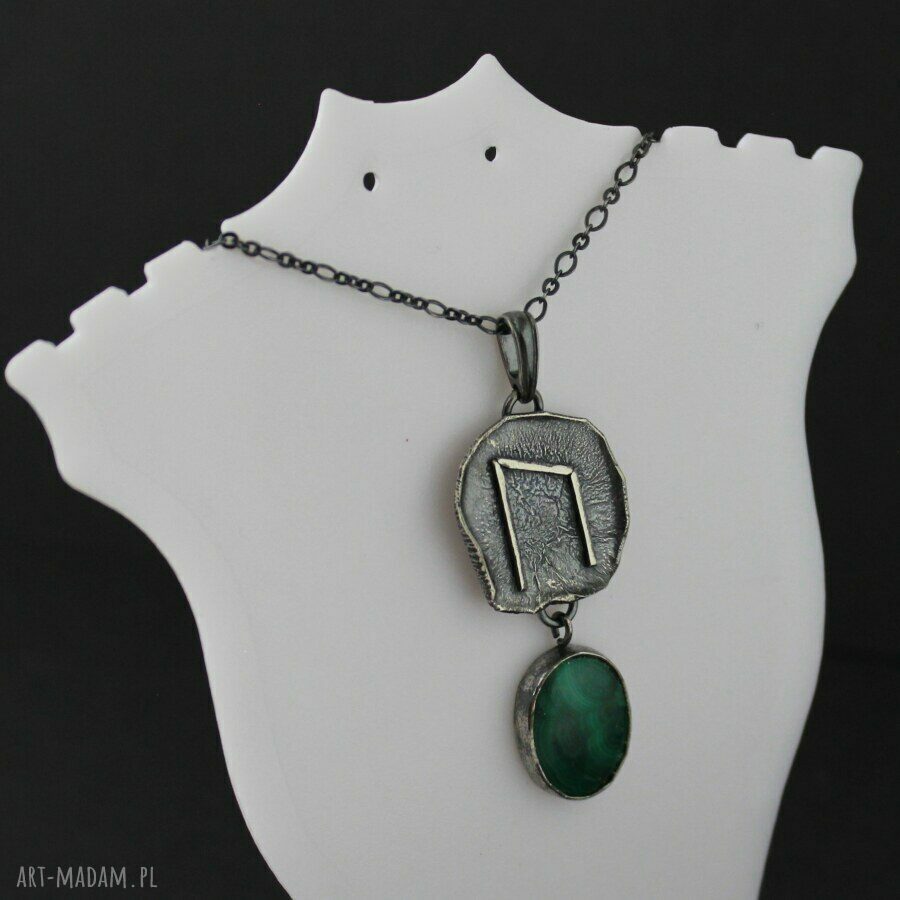 Runa Uruz z malachitem - oksydowany srebrny naszyjnik, ręcznie robiony amulet witalności