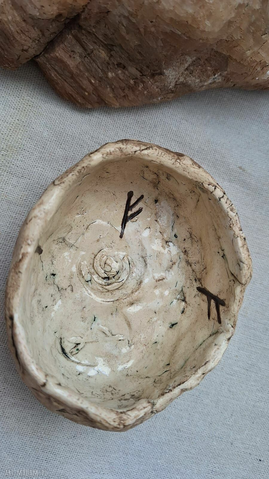 Ceramiczna misa rytualna kadzielnica z runą Fehu (dobrobyt)