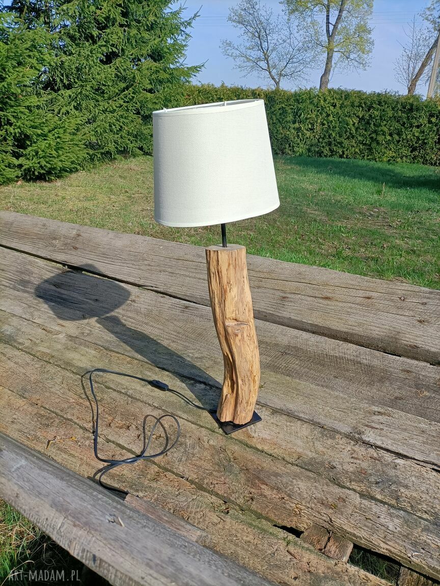Rustykalna lampa na stolik - ręcznie robiona z drewna