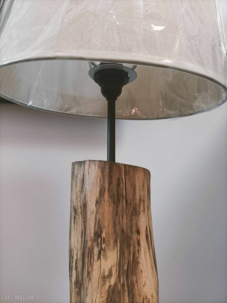 Rustykalna lampa na stolik - ręcznie robiona z drewna